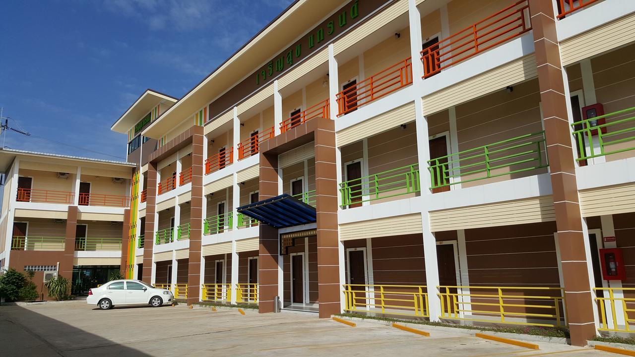 Charoensuk Grand Hotel Kabin Buri Exteriör bild