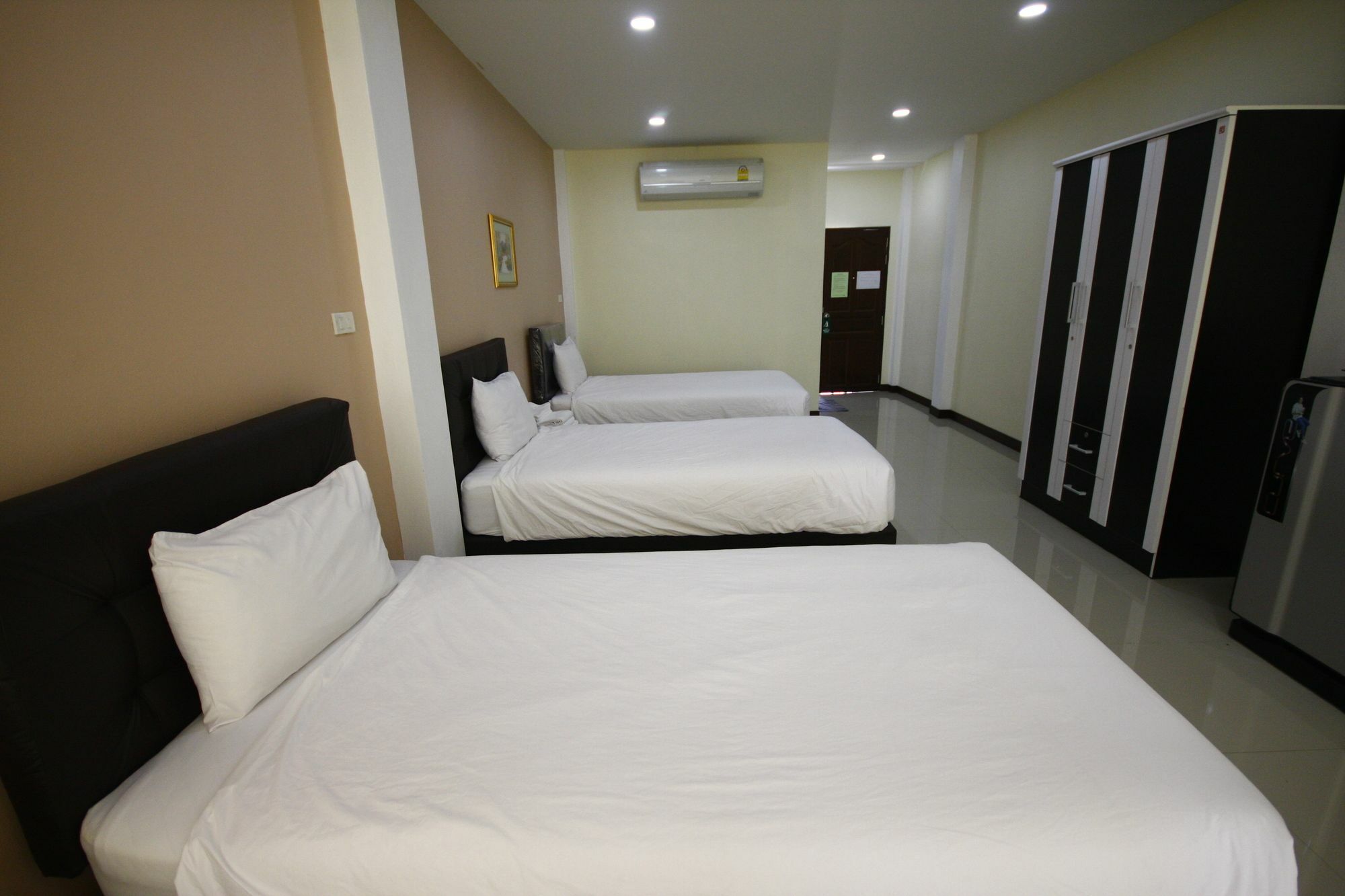 Charoensuk Grand Hotel Kabin Buri Exteriör bild